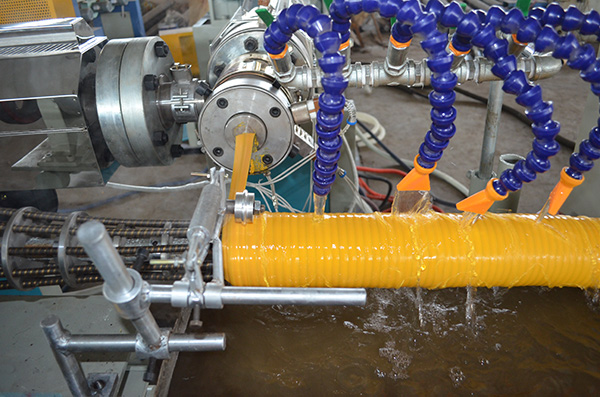 鑫翔宇衛(wèi)生級軟管生產(chǎn)設(shè)備